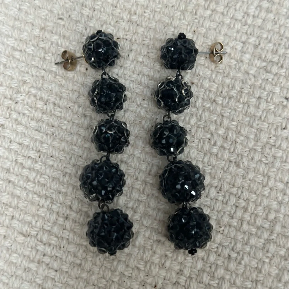 NEW Roxanne Assoulin black crystal drop earrings - Picture 1 of 4